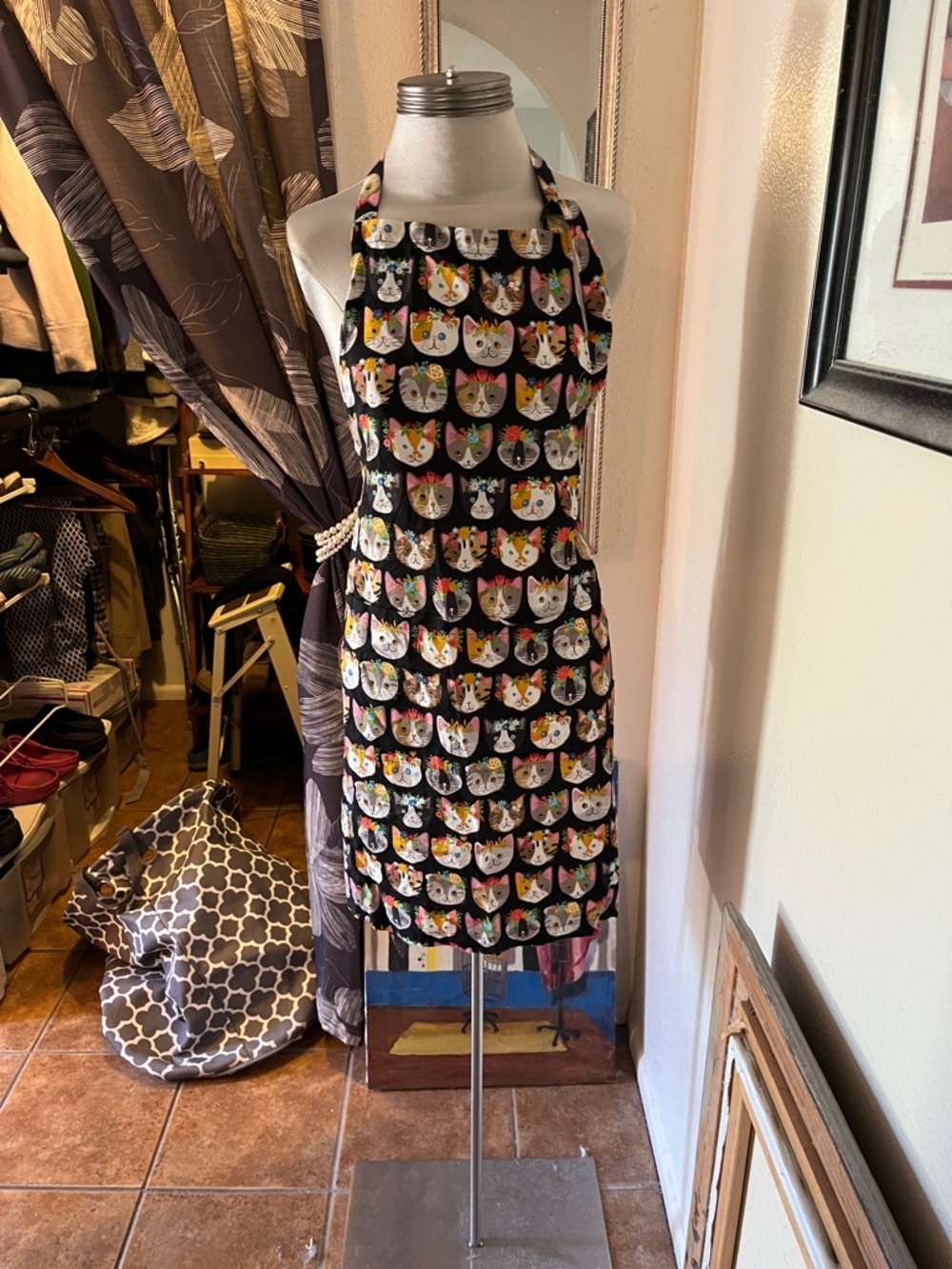 Handcrafted Cute Cat Faces Apron in Black with Multicolor Print